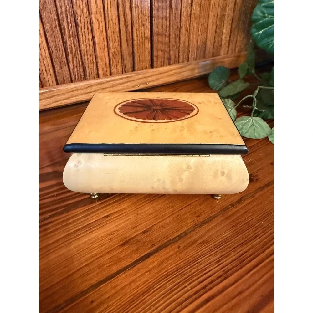 Vintage Romance Italian Music Box Birdseye Maple Wood Inlay Jewelry Box Italy